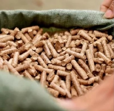 Pelotillas de madera de combustible de la biomasa del pino, pelotilla del serrín de la biomasa de la briqueta