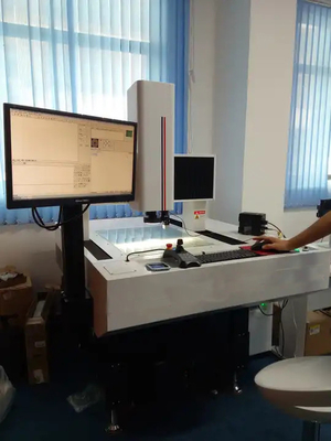 El microordenador controló la máquina video de la medida 3D usada para el laboratorio