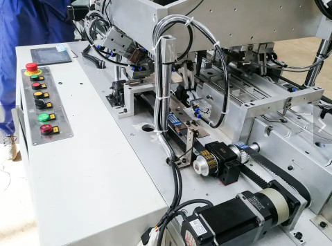 Máquina disponible completamente automática de la máscara para producir máscaras adultas