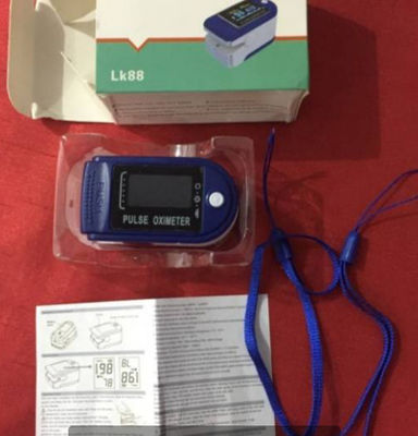 Oxímetro del pulso 1060hPa de la caja fuerte 58*32*33.2m m con el corazón Rate Monitor Dual Color OLED